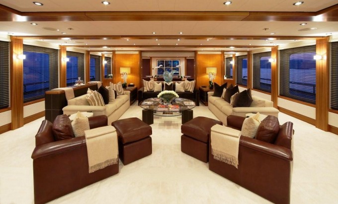 CLOUD 9  Main Salon